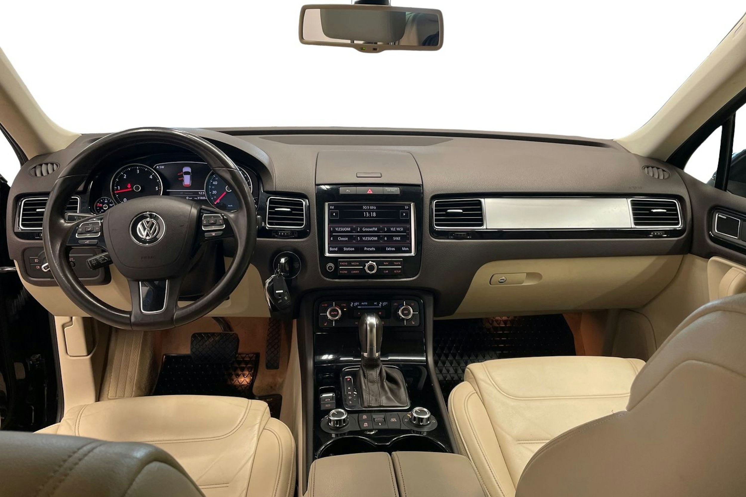 Musta Volkswagen TOUAREG 2012 kuva 7.