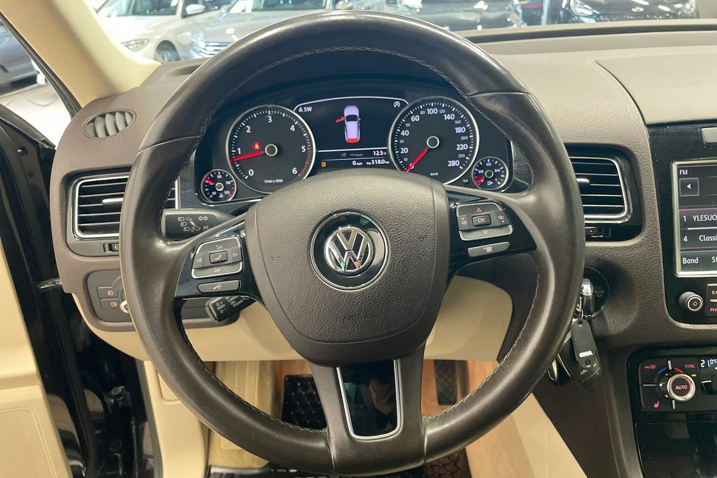 Musta Volkswagen TOUAREG 2012 kuva 11.