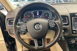 Musta Volkswagen TOUAREG 2012 kuva 11.