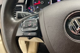 Musta Volkswagen TOUAREG 2012 kuva 13.