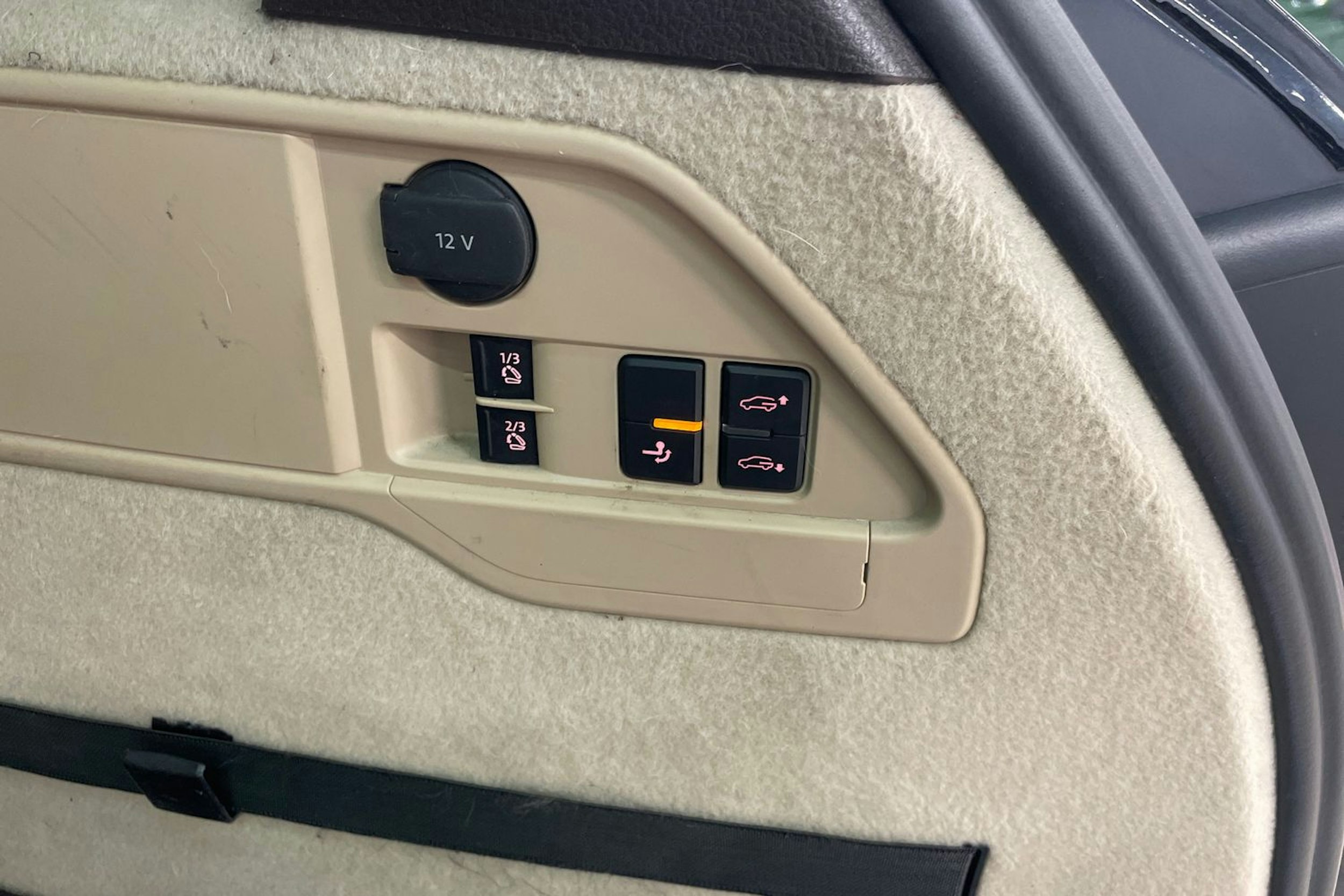 Musta Volkswagen TOUAREG 2012 kuva 21.