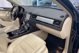 Musta Volkswagen TOUAREG 2012 kuva 25.