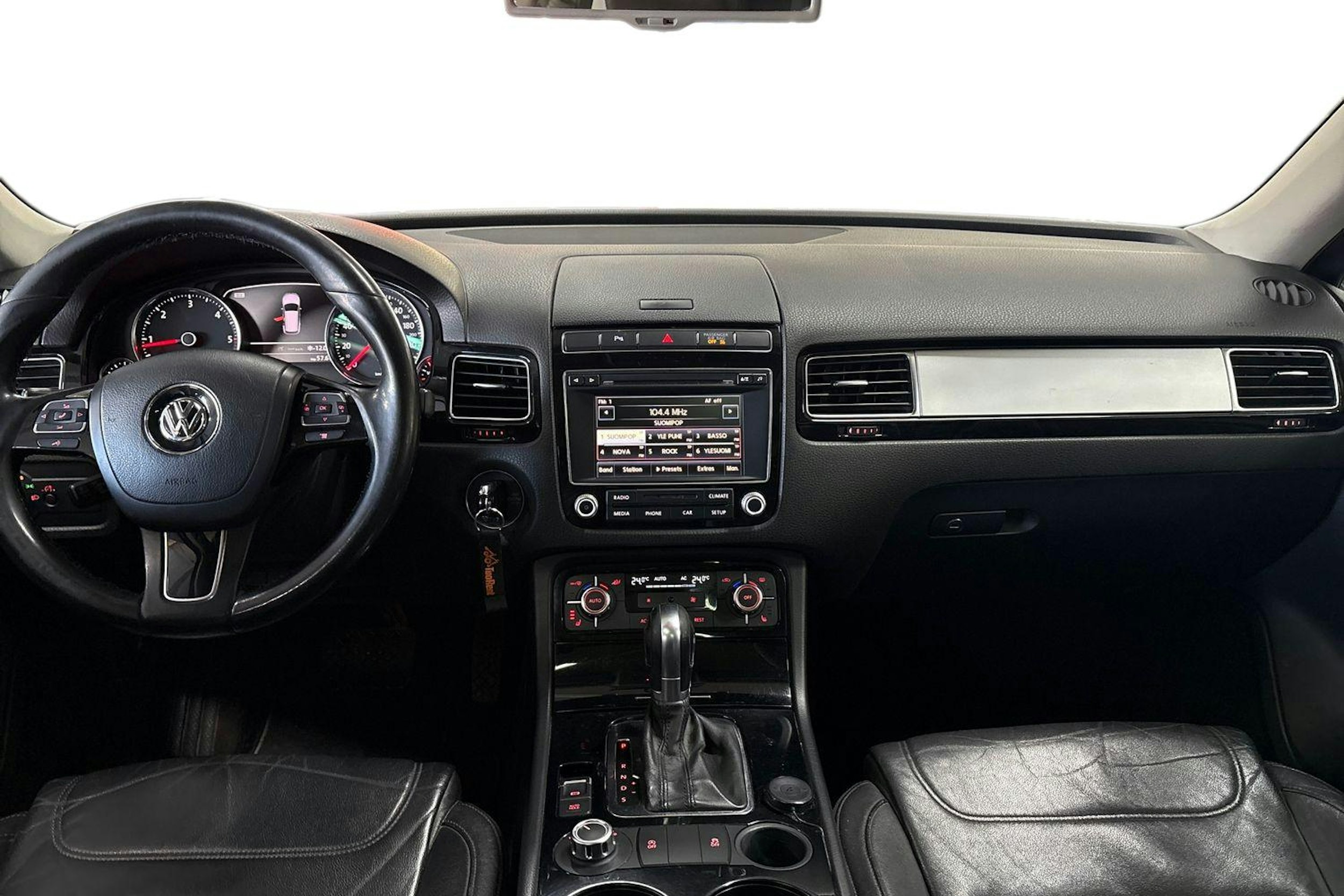 Musta Volkswagen TOUAREG 2011 kuva 10.