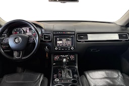 Musta Volkswagen TOUAREG 2011 kuva 10.