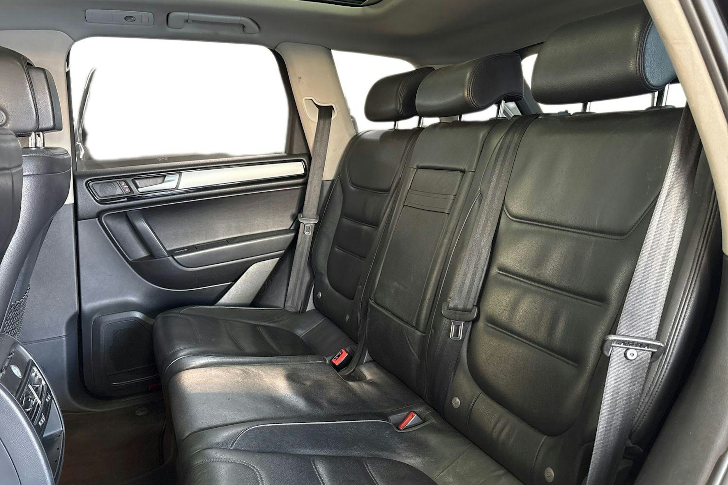 Musta Volkswagen TOUAREG 2011 kuva 11.