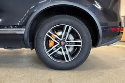 Musta Volkswagen TOUAREG 2011 kuva 13.