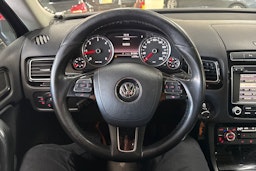 Musta Volkswagen TOUAREG 2011 kuva 15.