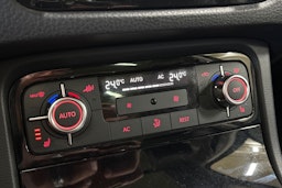 Musta Volkswagen TOUAREG 2011 kuva 22.