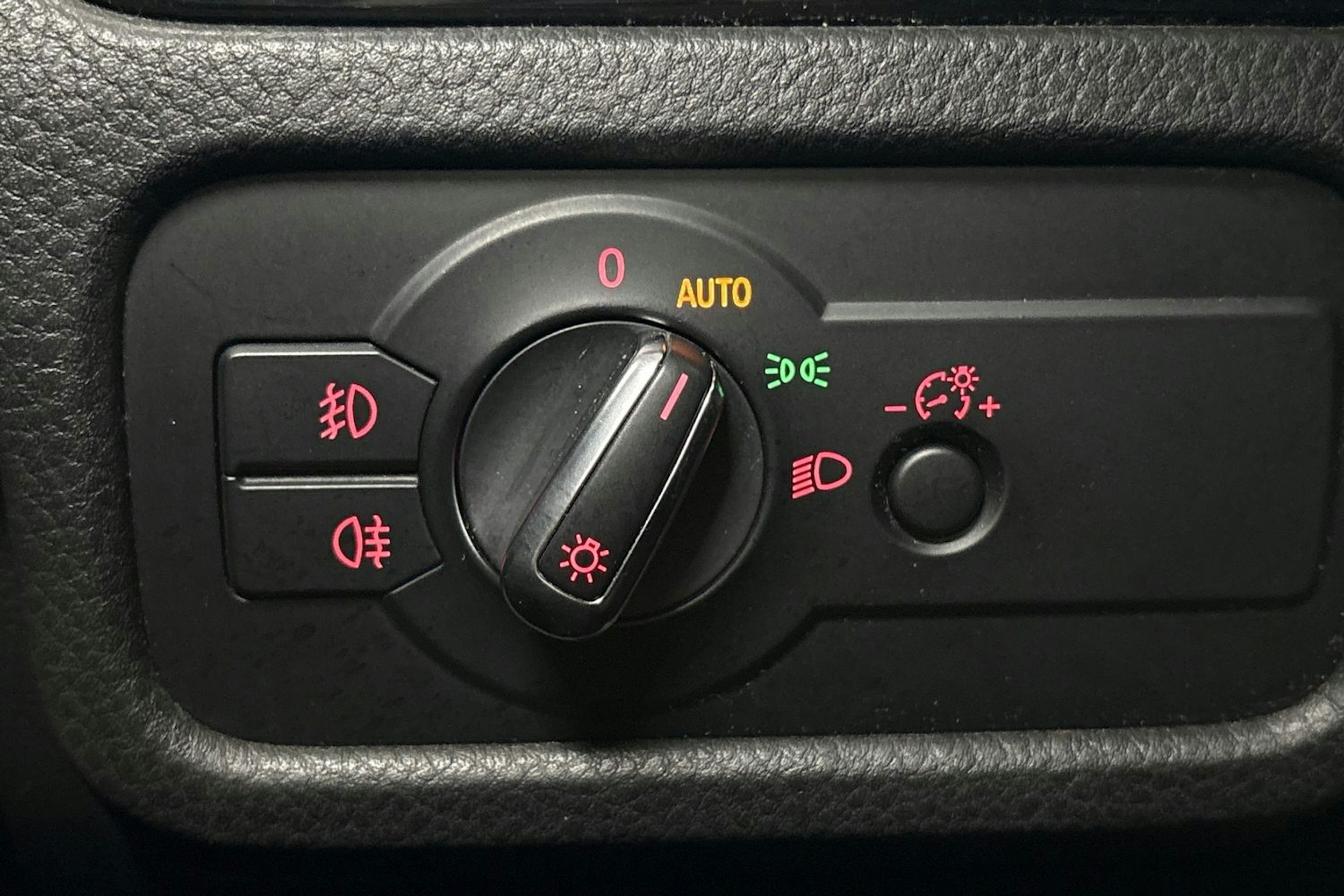 Musta Volkswagen TOUAREG 2011 kuva 25.