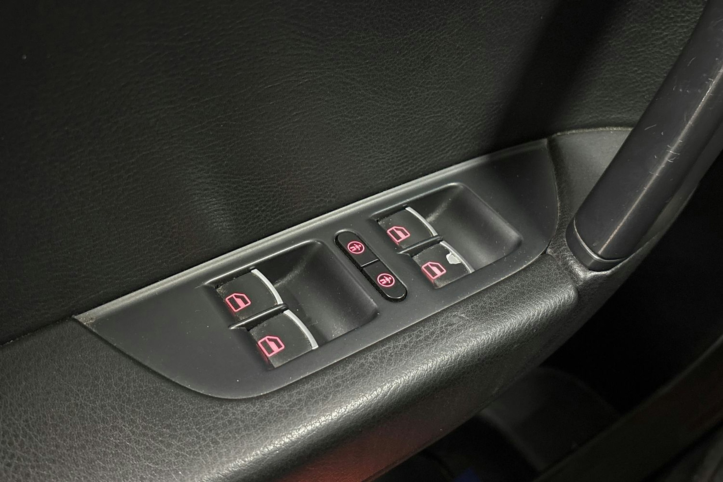 Musta Volkswagen TOUAREG 2011 kuva 27.