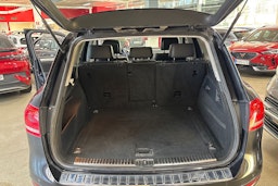 Musta Volkswagen TOUAREG 2011 kuva 31.