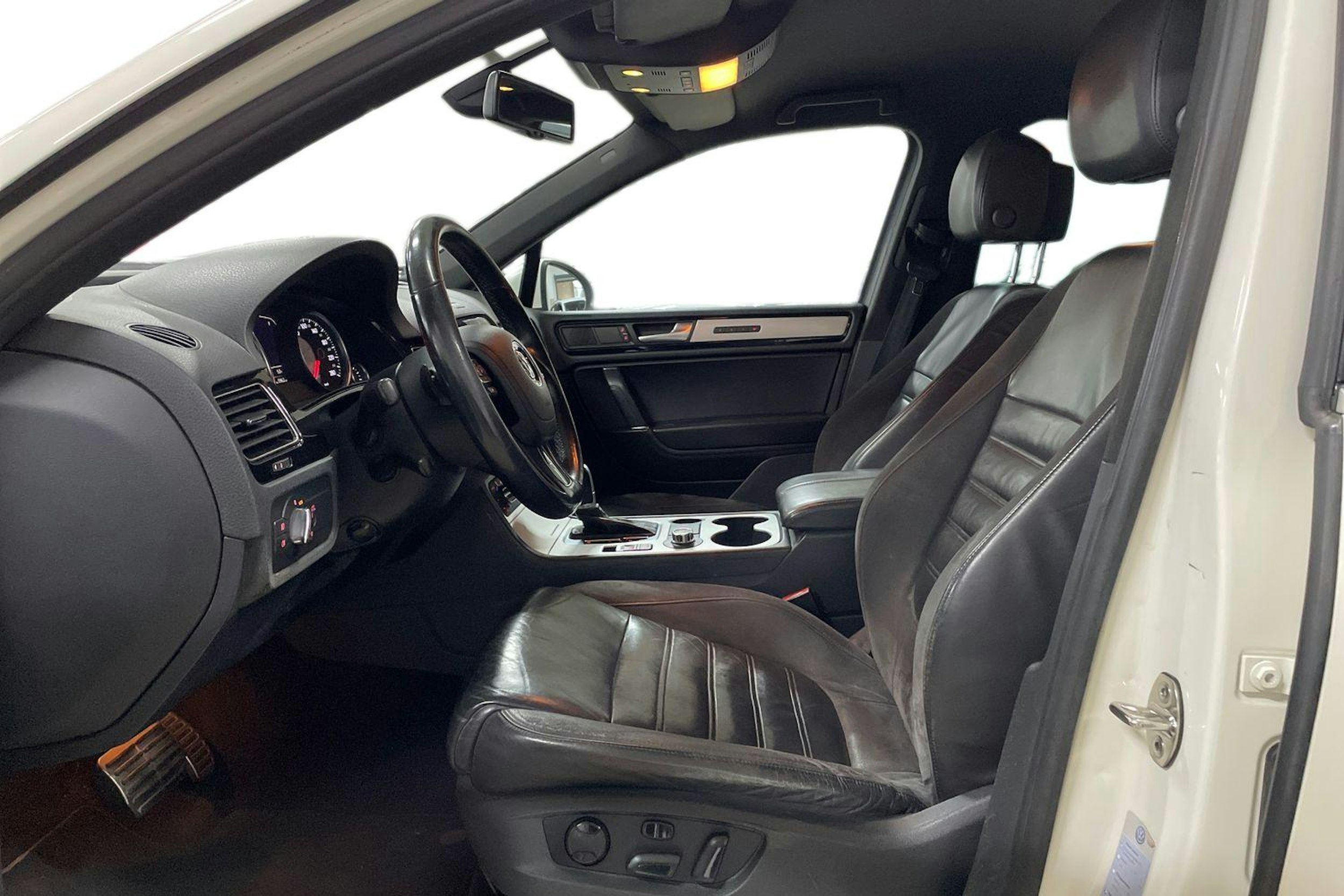 Valkoinen Volkswagen TOUAREG 2011 kuva 9.