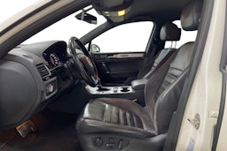 Valkoinen Volkswagen TOUAREG 2011 kuva 9.