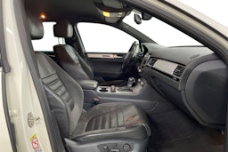 Valkoinen Volkswagen TOUAREG 2011 kuva 10.