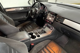 Valkoinen Volkswagen TOUAREG 2011 kuva 14.