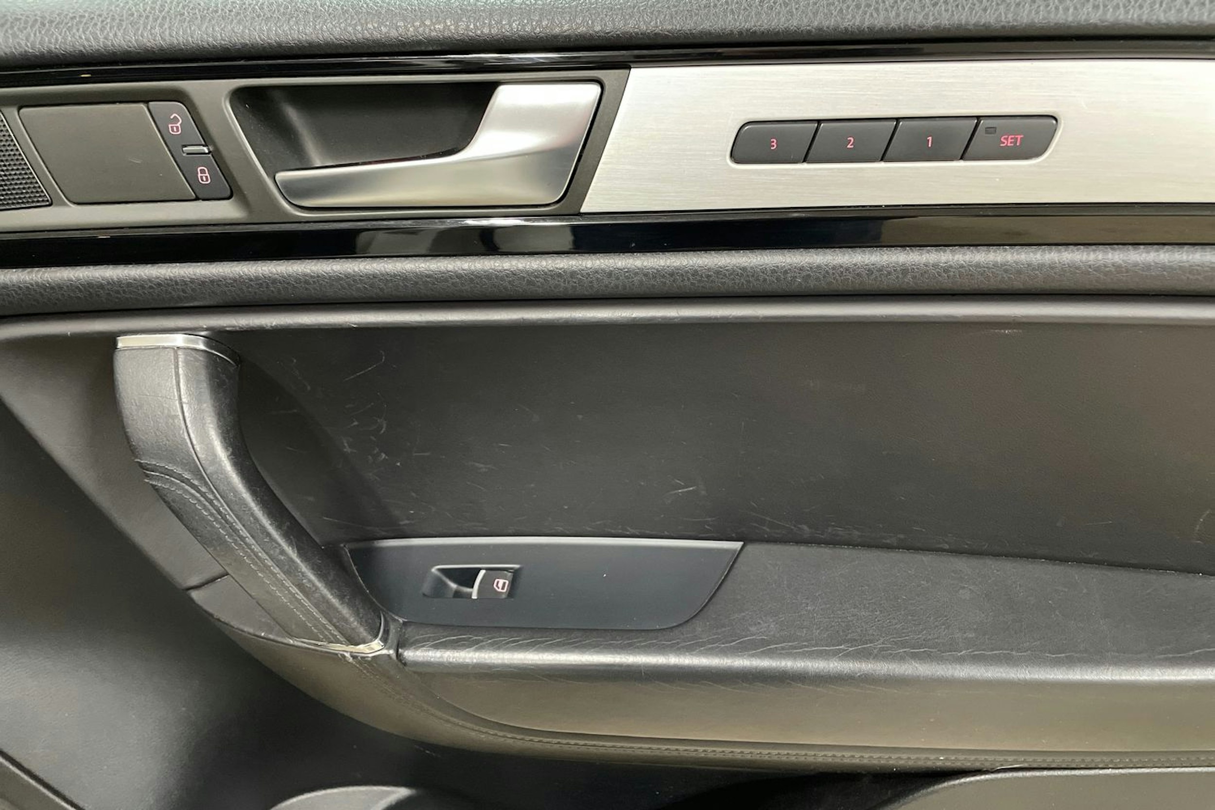 Valkoinen Volkswagen TOUAREG 2011 kuva 15.