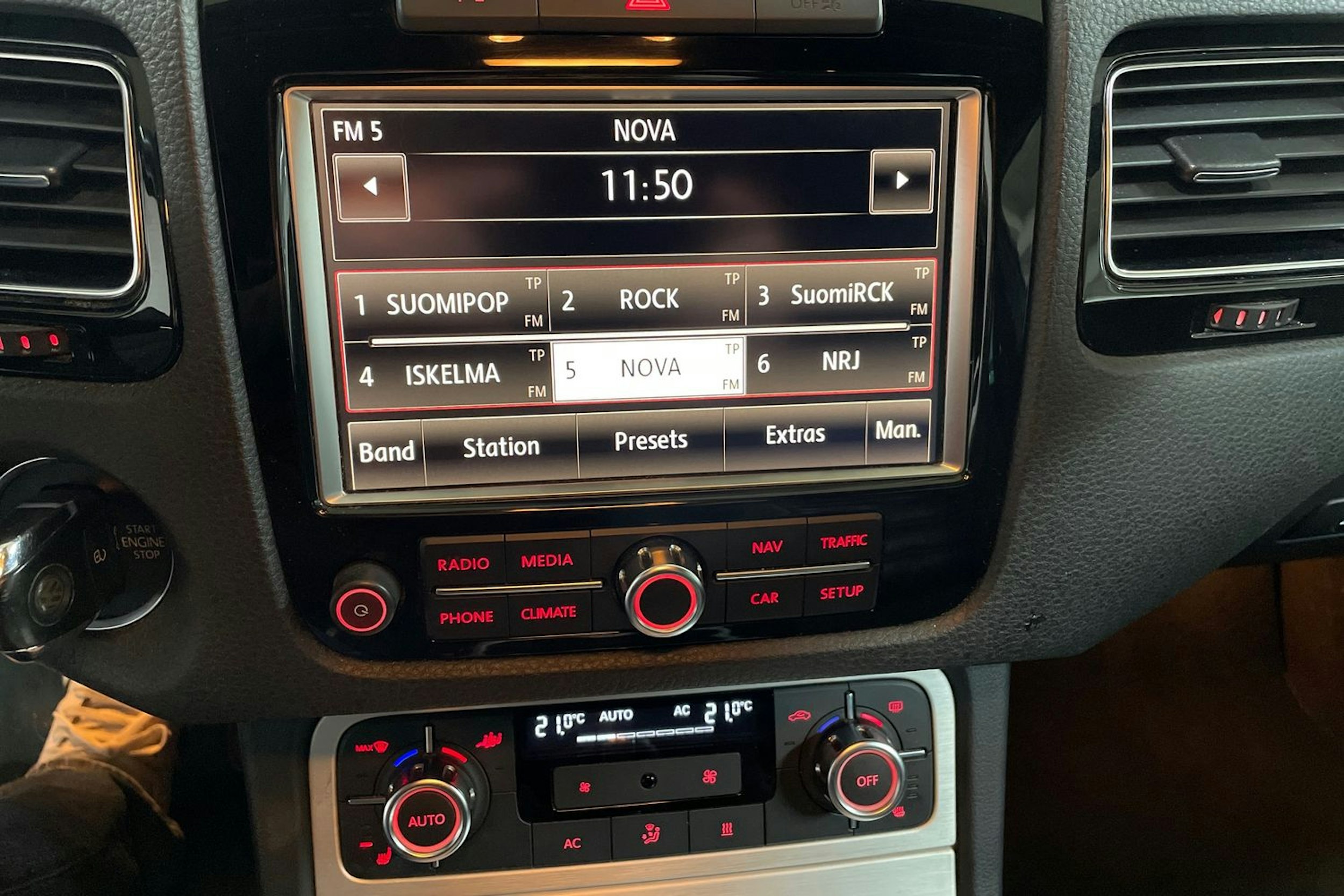 Valkoinen Volkswagen TOUAREG 2011 kuva 18.