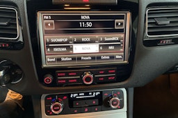 Valkoinen Volkswagen TOUAREG 2011 kuva 18.