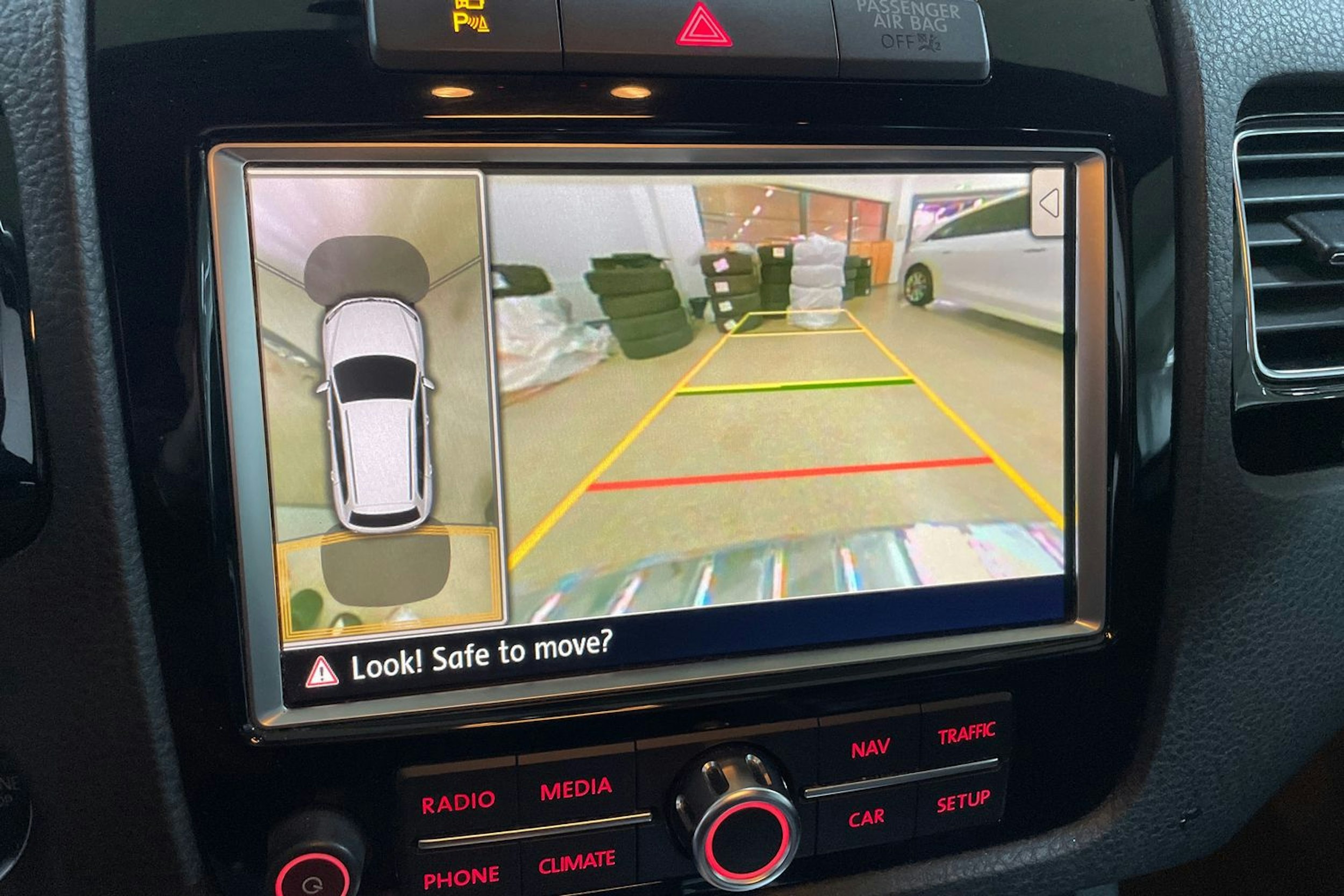 Valkoinen Volkswagen TOUAREG 2011 kuva 20.