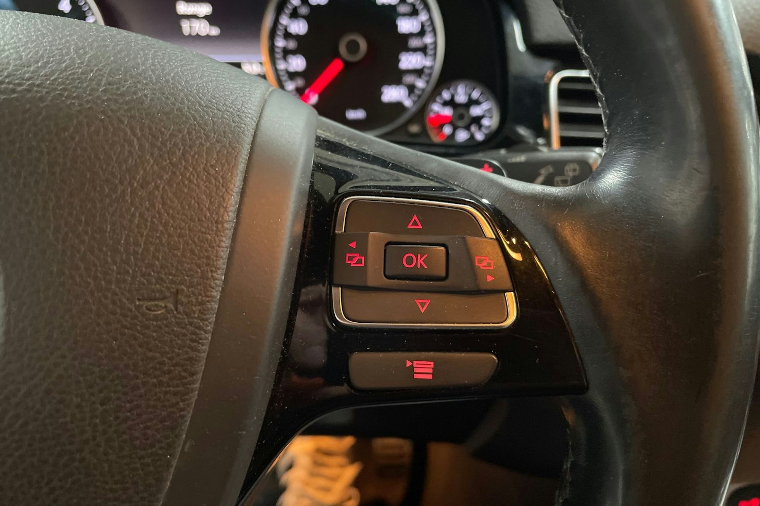 Valkoinen Volkswagen TOUAREG 2011 kuva 22.