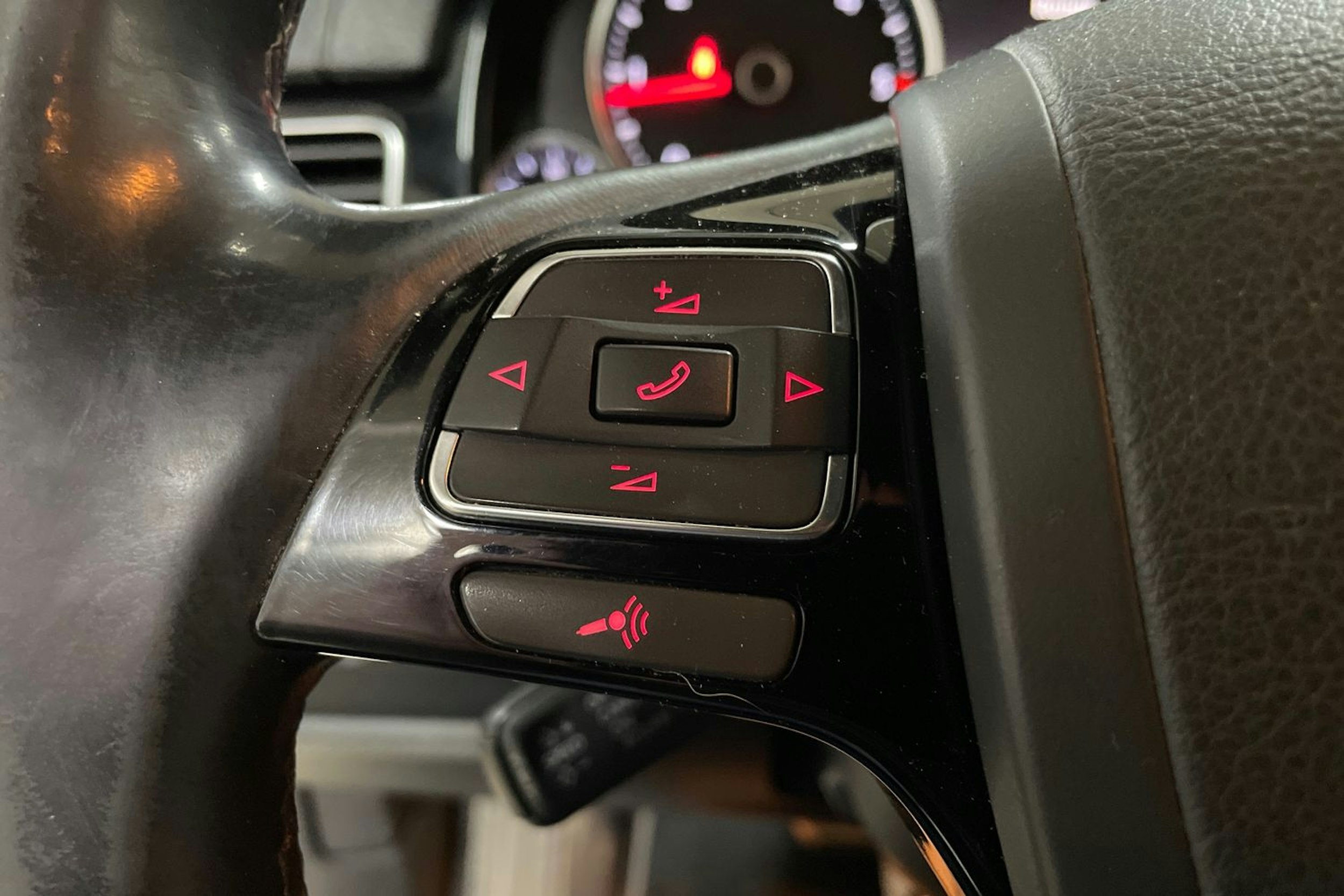 Valkoinen Volkswagen TOUAREG 2011 kuva 23.