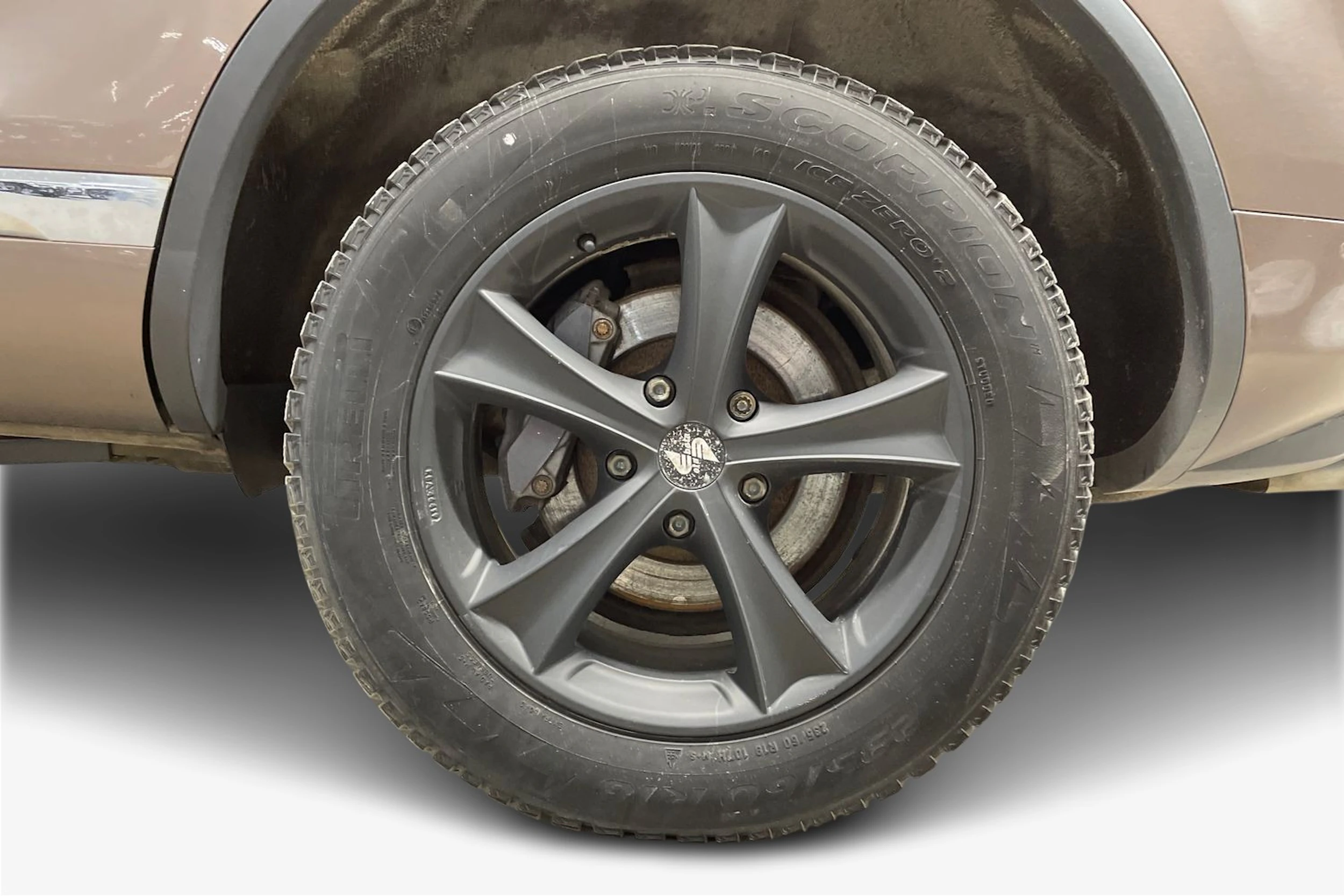 ruskea (beige) Volkswagen Touareg 2012 kuva 9.