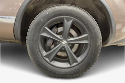 ruskea (beige) Volkswagen Touareg 2012 kuva 9.