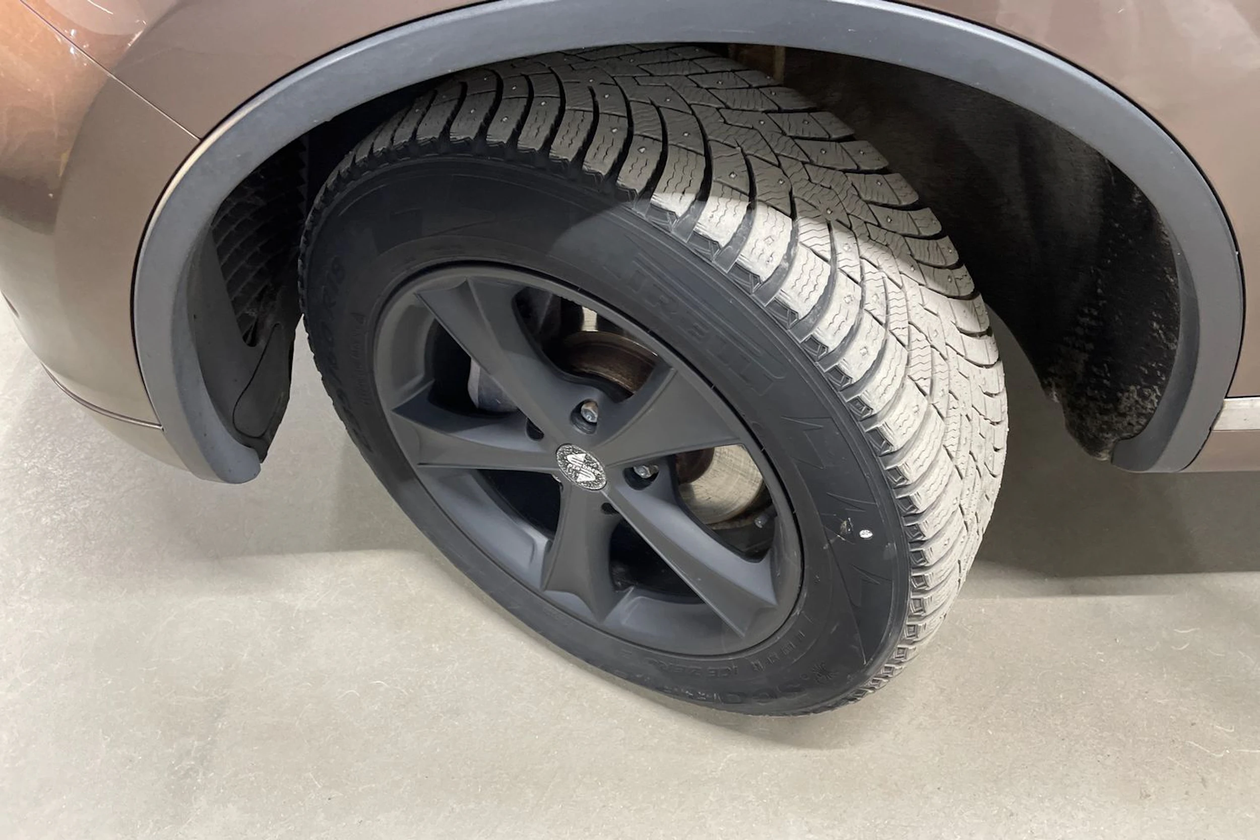 ruskea (beige) Volkswagen Touareg 2012 kuva 10.