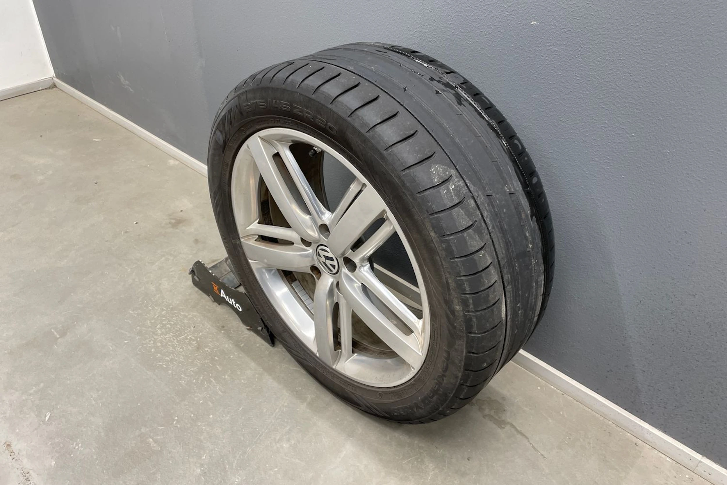 ruskea (beige) Volkswagen Touareg 2012 kuva 11.