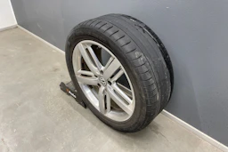 ruskea (beige) Volkswagen Touareg 2012 kuva 11.