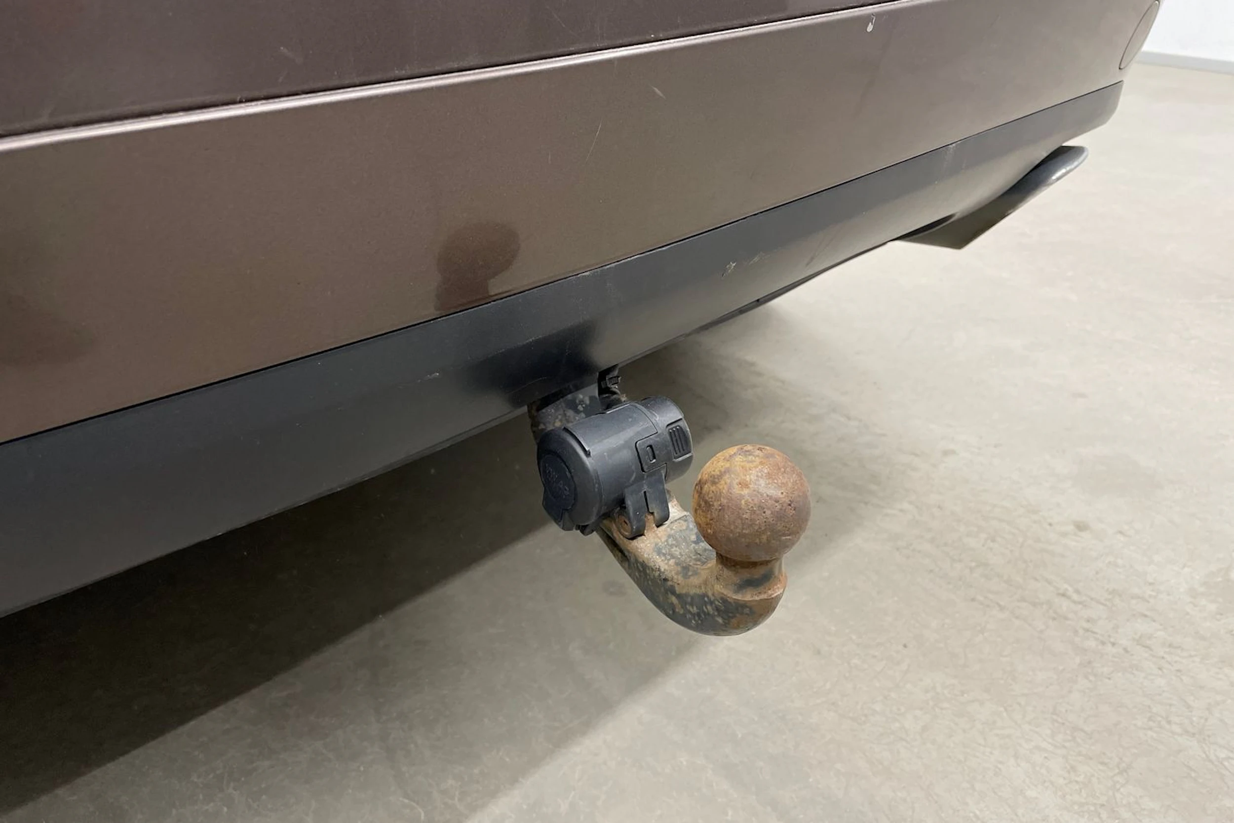 ruskea (beige) Volkswagen Touareg 2012 kuva 13.