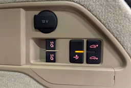 ruskea (beige) Volkswagen Touareg 2012 kuva 14.