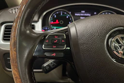 ruskea (beige) Volkswagen Touareg 2012 kuva 21.