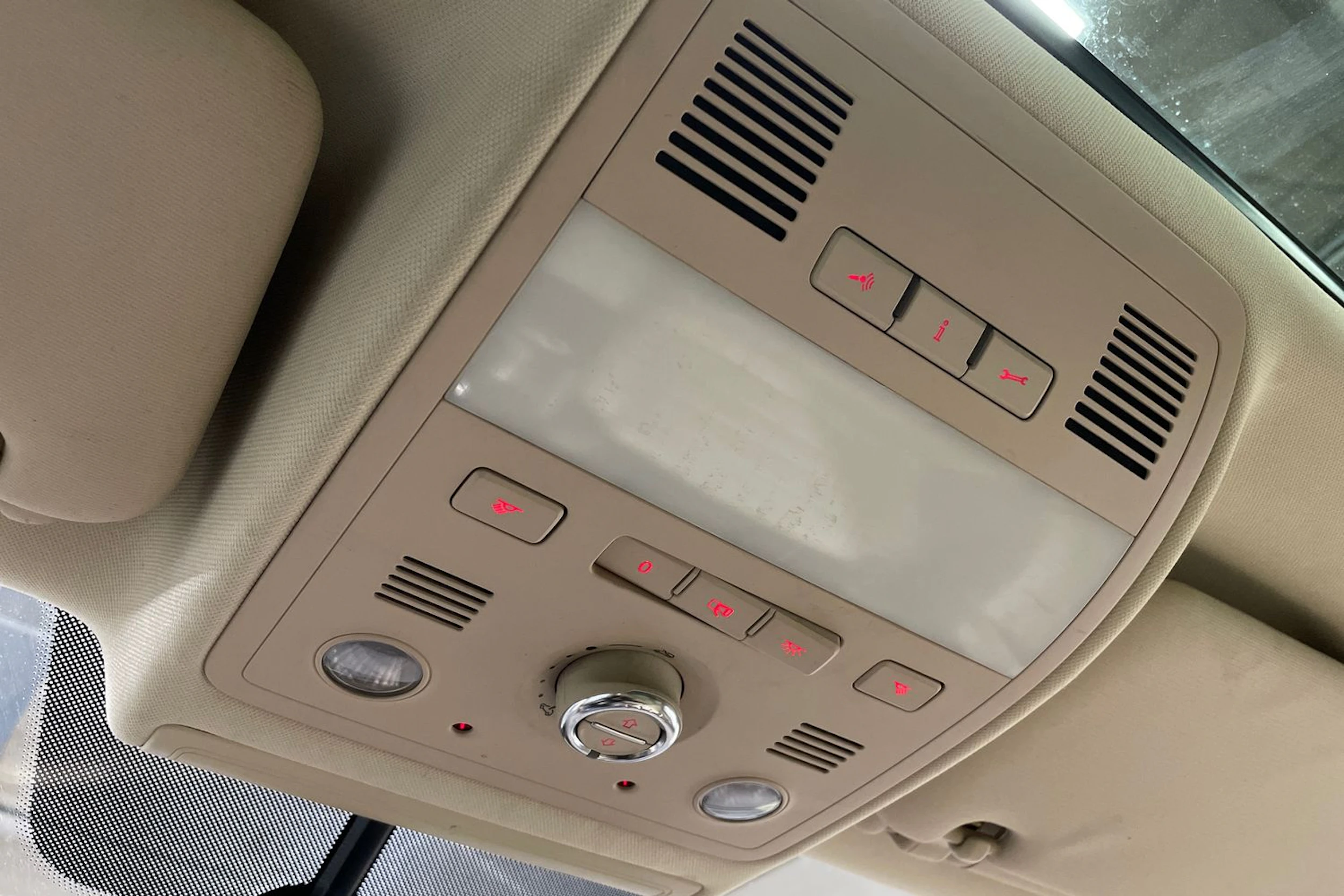 ruskea (beige) Volkswagen Touareg 2012 kuva 23.