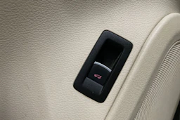 ruskea (beige) Volkswagen Touareg 2012 kuva 24.