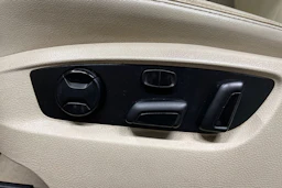 ruskea (beige) Volkswagen Touareg 2012 kuva 26.