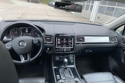 harmaa Volkswagen Touareg 2012 kuva 7.