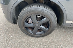 harmaa Volkswagen Touareg 2012 kuva 9.