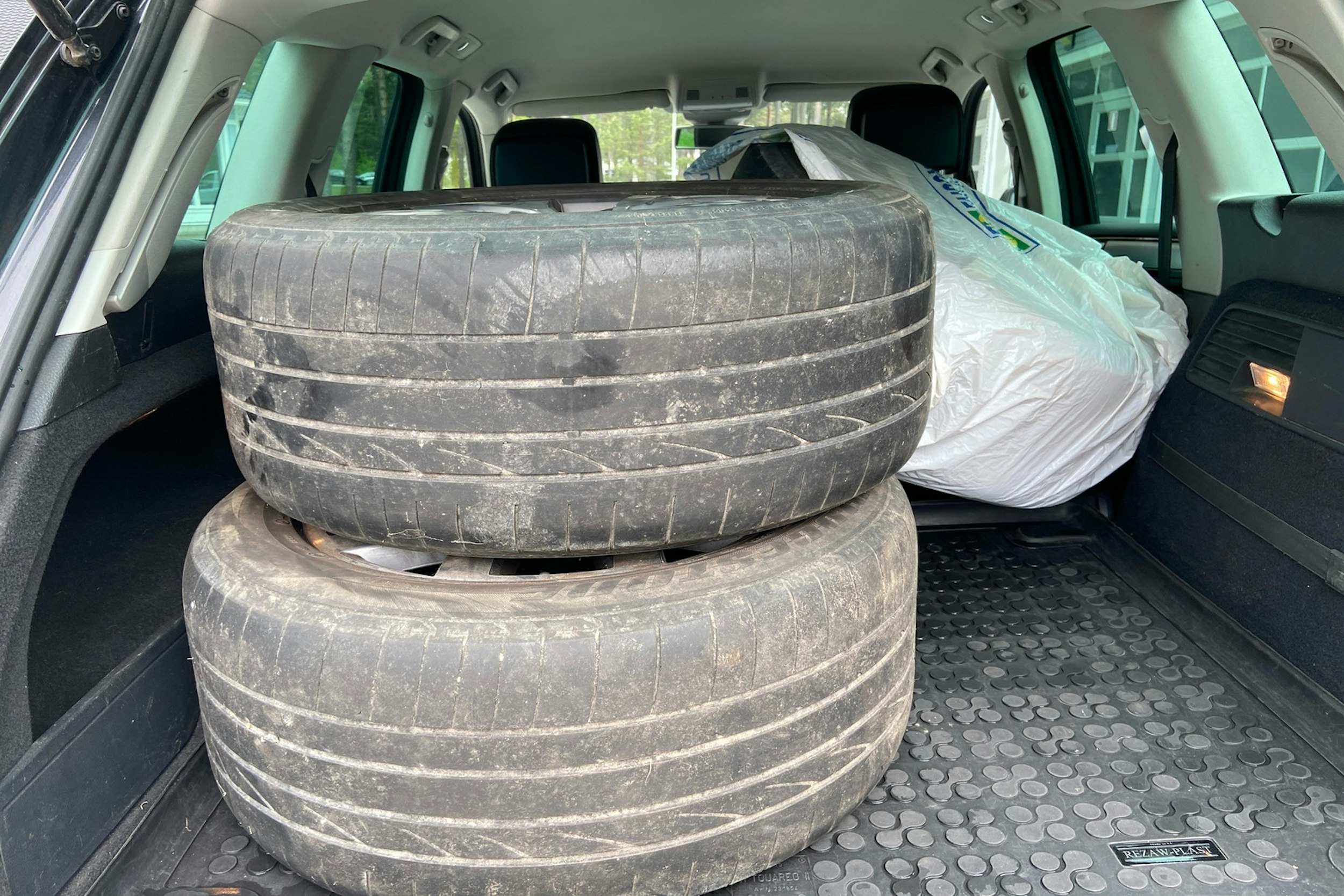 harmaa Volkswagen Touareg 2012 kuva 11.