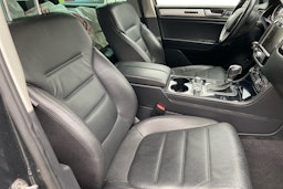 harmaa Volkswagen Touareg 2012 kuva 14.