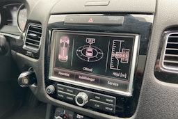 harmaa Volkswagen Touareg 2012 kuva 15.
