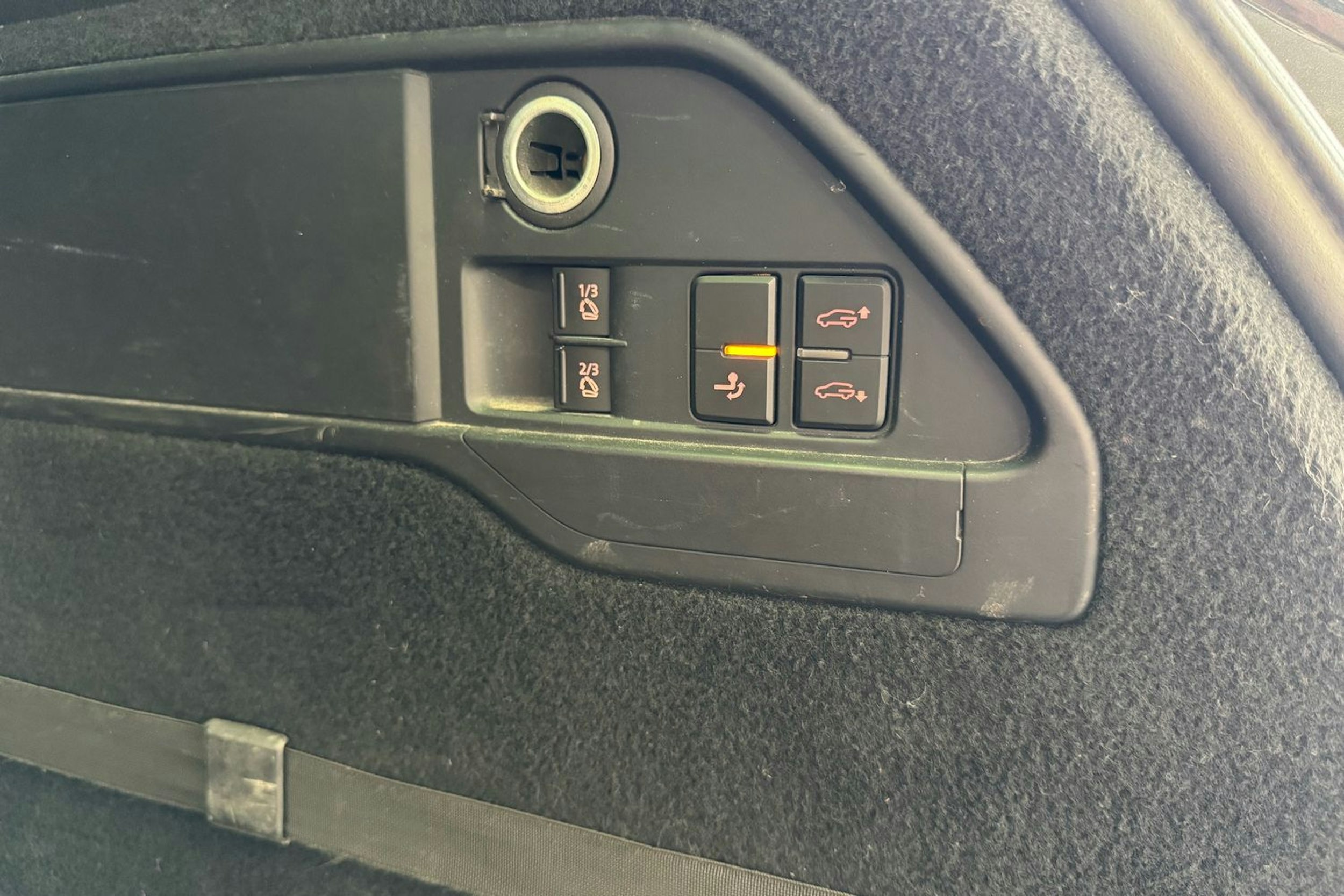 harmaa Volkswagen Touareg 2013 kuva 17.