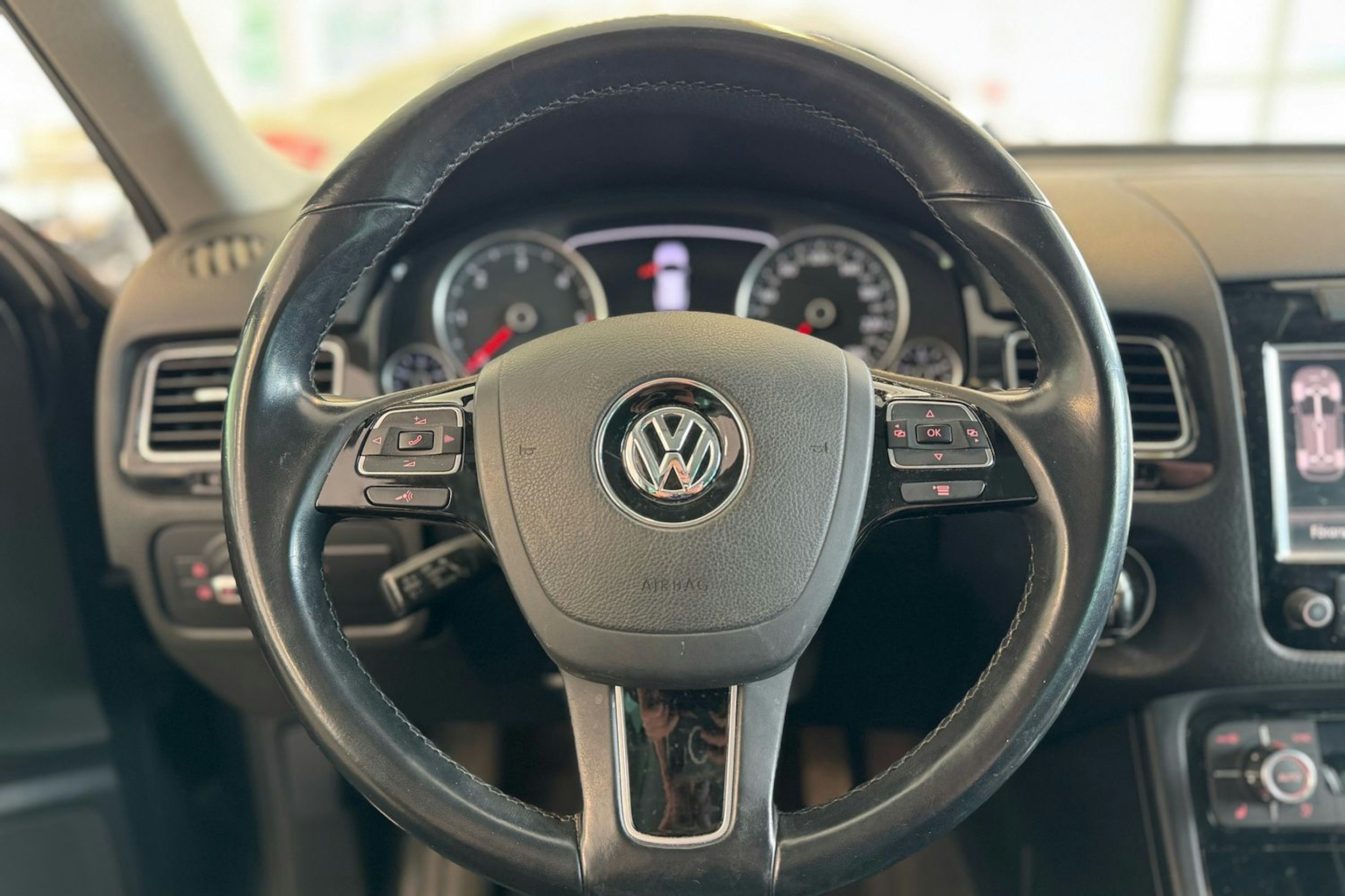 harmaa Volkswagen Touareg 2013 kuva 18.
