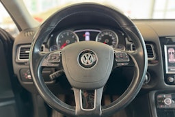 harmaa Volkswagen Touareg 2013 kuva 18.