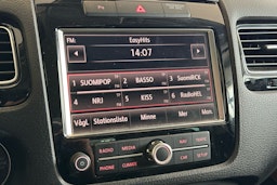 harmaa Volkswagen Touareg 2013 kuva 20.