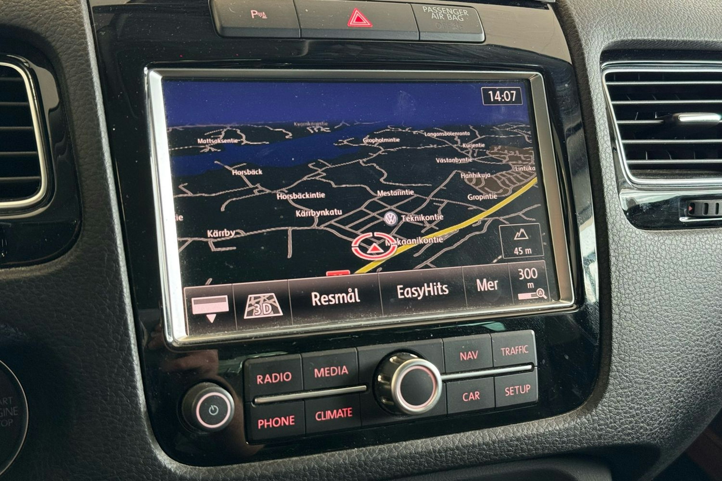harmaa Volkswagen Touareg 2013 kuva 21.