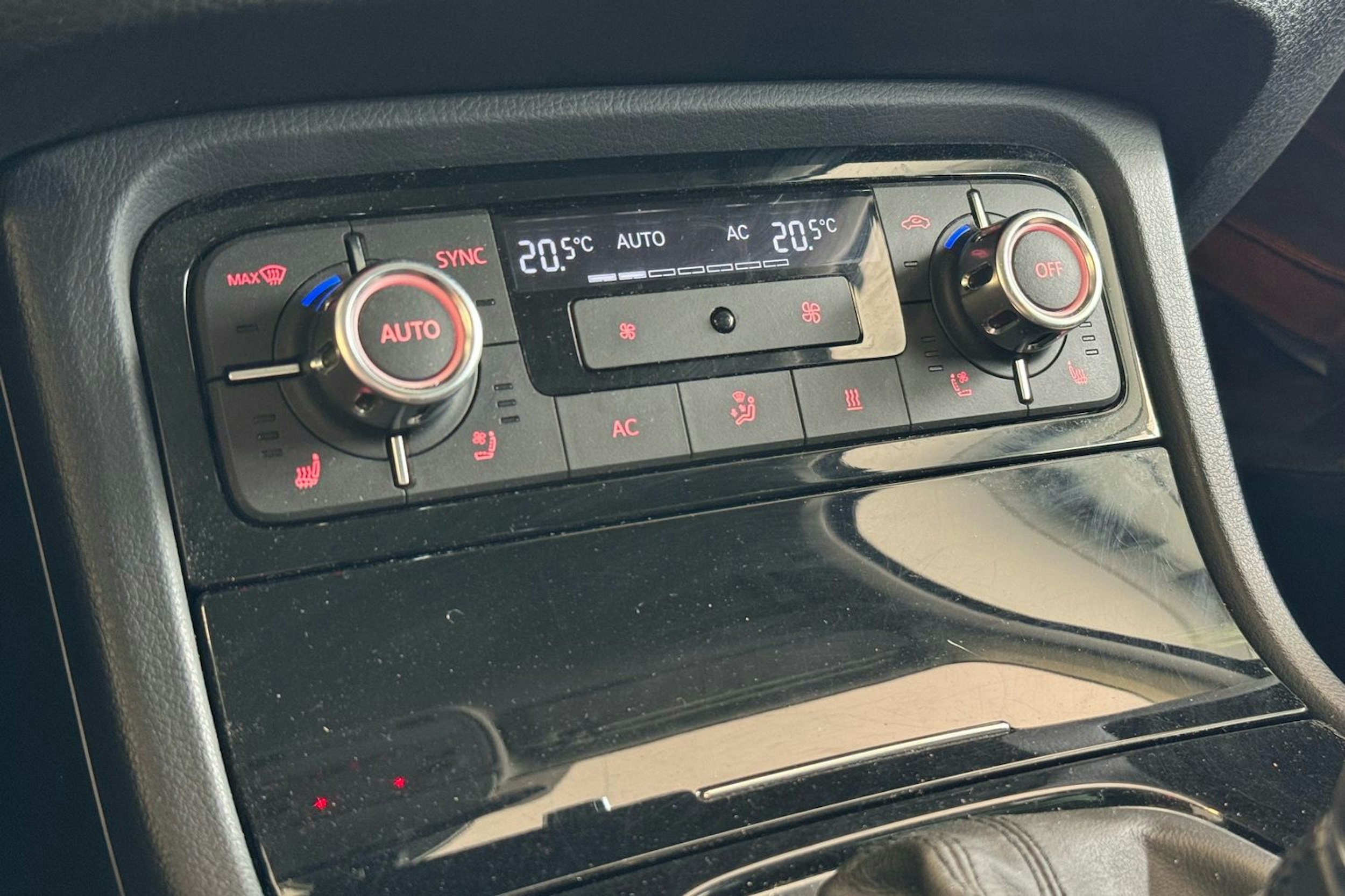 harmaa Volkswagen Touareg 2013 kuva 24.
