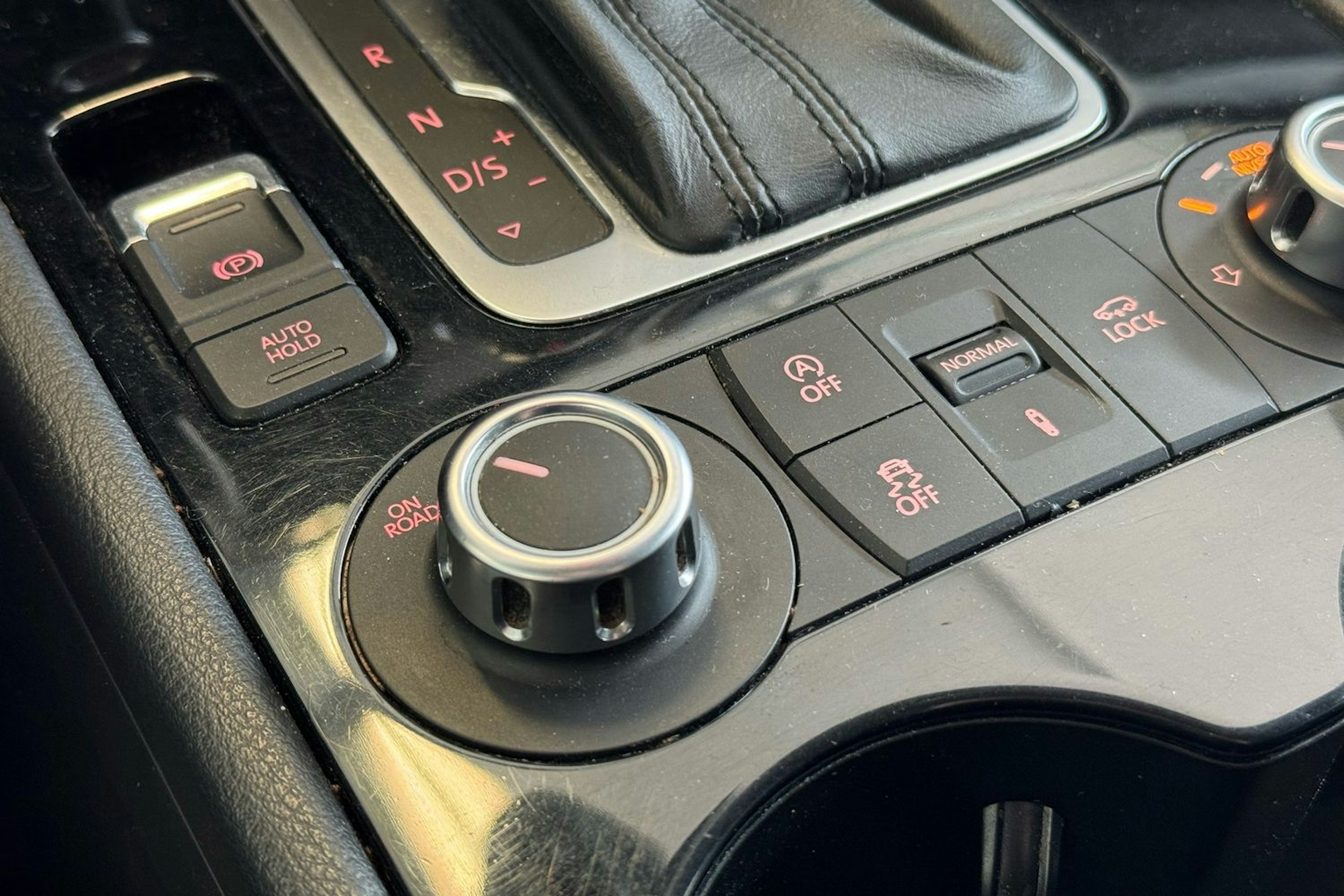harmaa Volkswagen Touareg 2013 kuva 25.