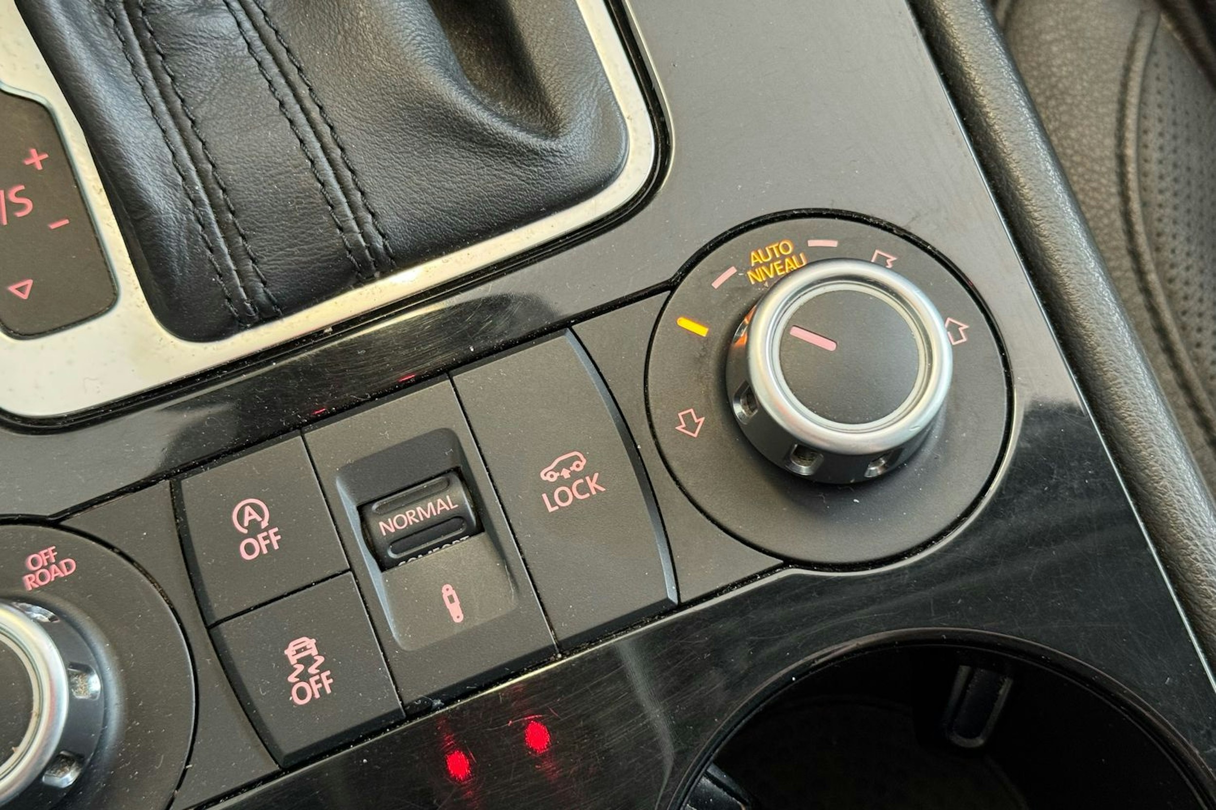 harmaa Volkswagen Touareg 2013 kuva 26.