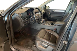 harmaa Volkswagen Touareg 2012 kuva 7.